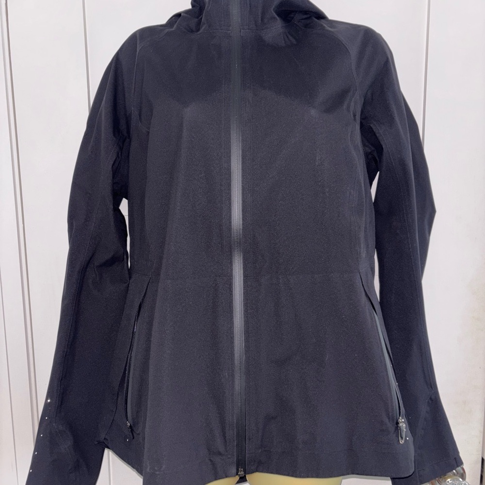 Lululemon Women's Black Hooded Jacket Raincoat